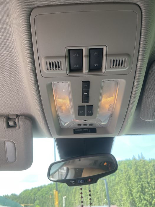 Cadillac srx 2011 року