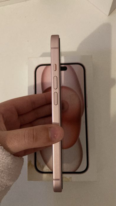 iphone 15 cor de rosa , sem marcas de uso , vai com as capas e carregador incluido