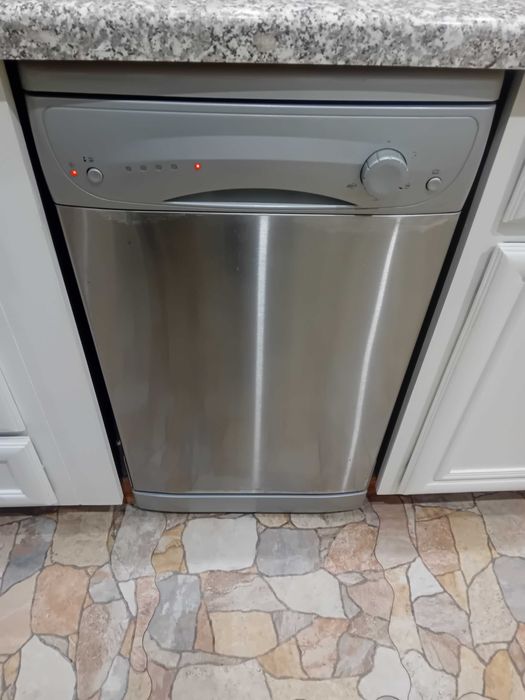 Sprzedam dwa sprzety,  zmywarke i pralkę