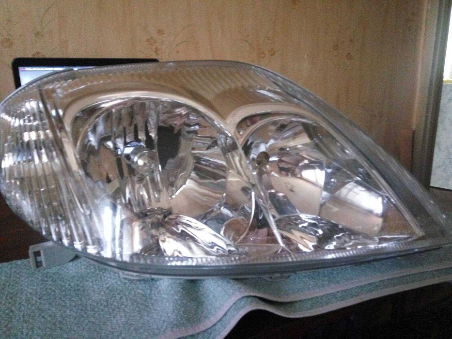 Фара Тойота Королла Toyota Corolla