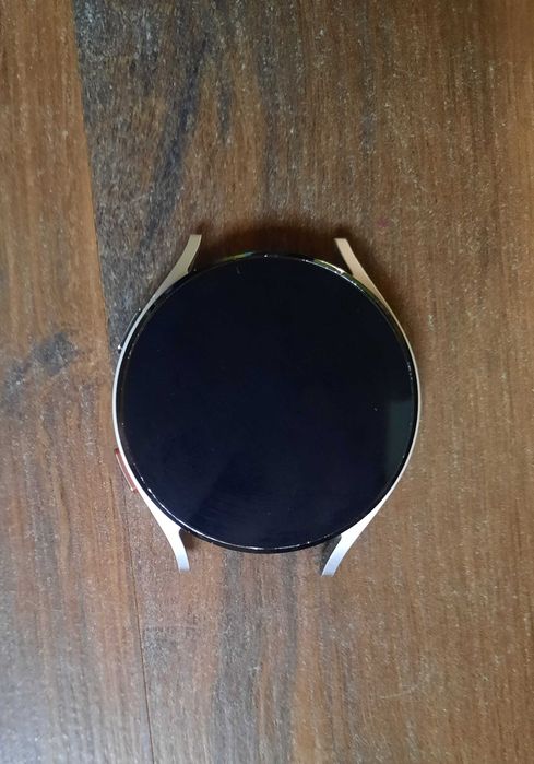 Samsung Galaxy Watch 4 - Srebrny