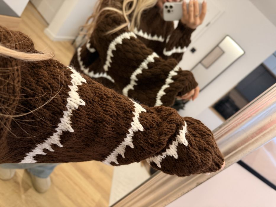 Sweter w paski serduszka bufiaste rękawy | Brąz | U