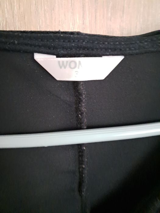 Mała czarna welurowa