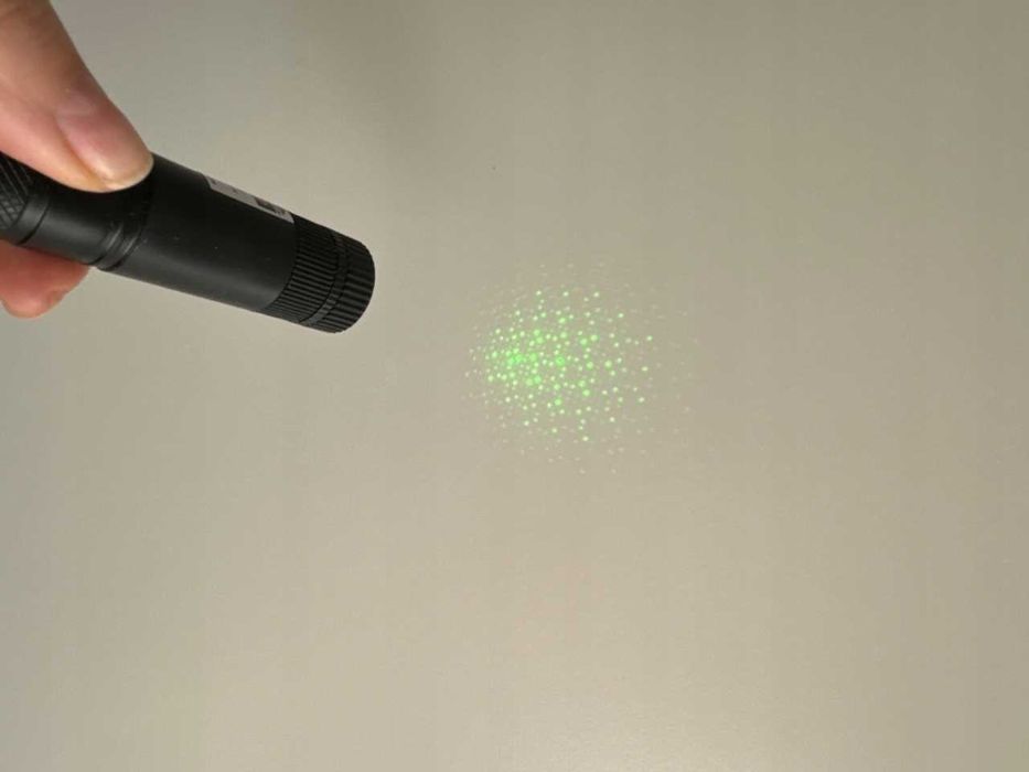 Mocny Zielony Laser Wskaźnik 4w1 Akumulator + Ładowarka + Soczewka