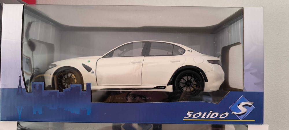 1/18 Solido Alfa Romeo Giulia GTA novo em caixa, abre portas.