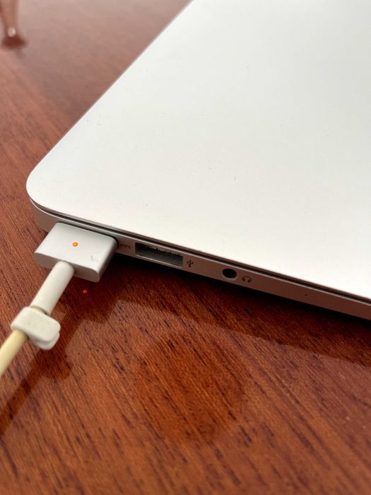 Apple Macbook Air 13' 2017 - Bom estado