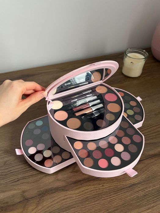 kuferek do makijażu paleta cieni douglas beauty palette