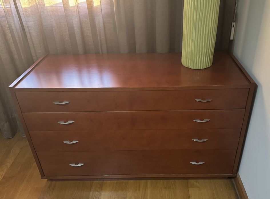 Comoda 4 gavetoes em cerejeira