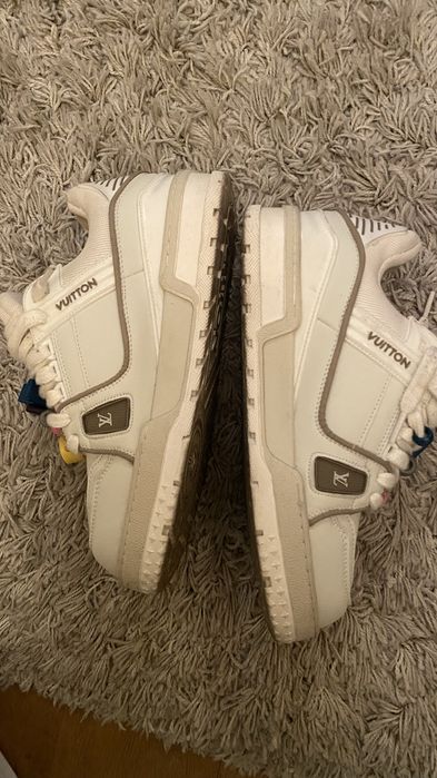 Tenis branco Lv bom estado