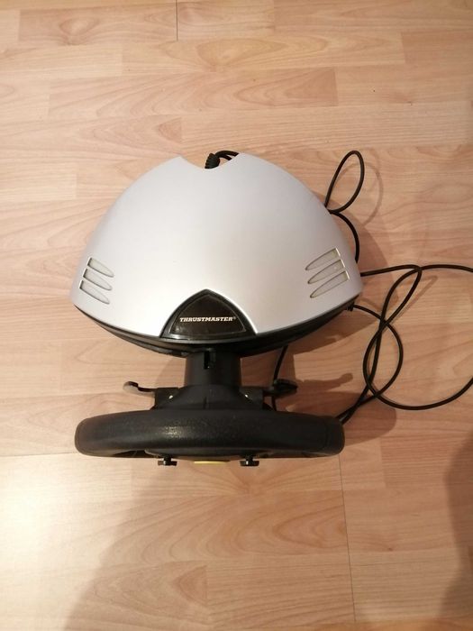 Pedais e volante para vídeo jogos