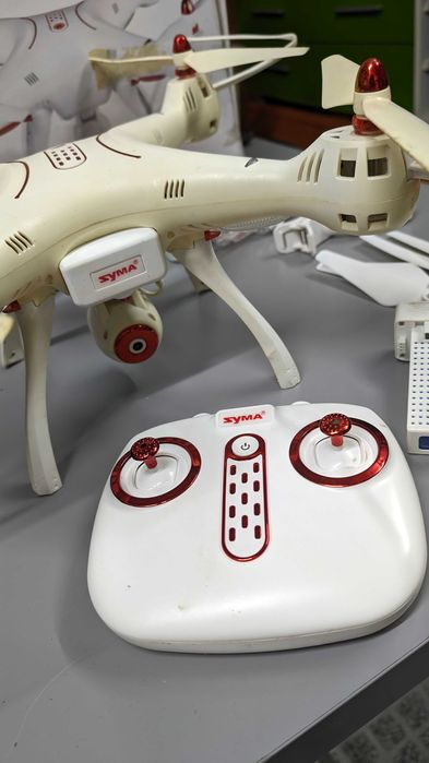 Drone Syma x8sw com varias peças extras e 2 baterias