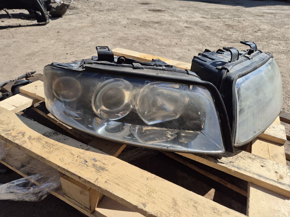 Audi A4 B6 lampa przód przednia prawa lewa  Xenon