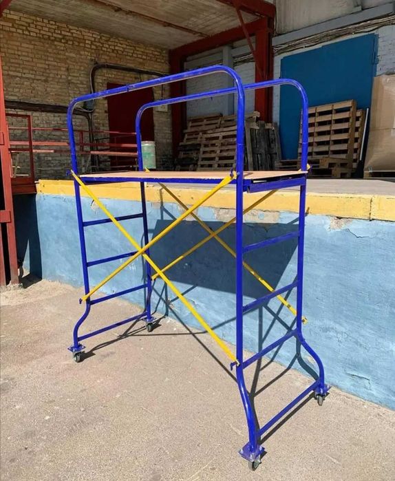 Будівельні риштування. Леса строительные. Вишка тура. Ліса. Риштовка.