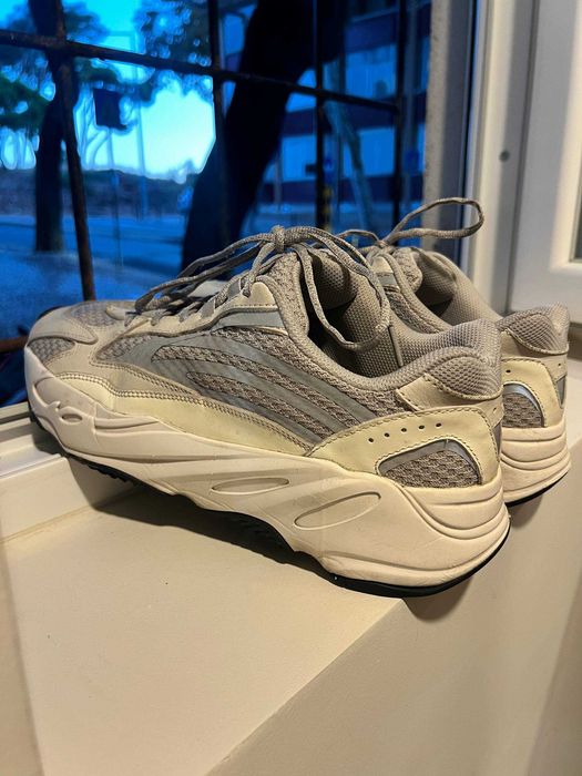 tenis YEEZY 700 V2 / size: 44 eur