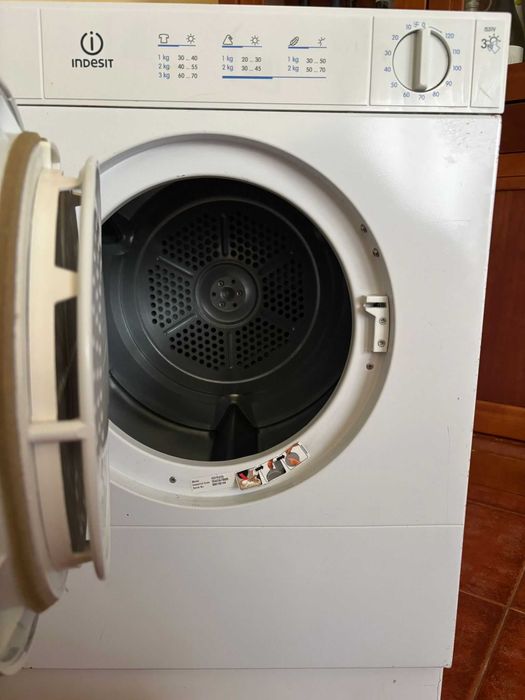 Máquina de secar roupa 3 kg