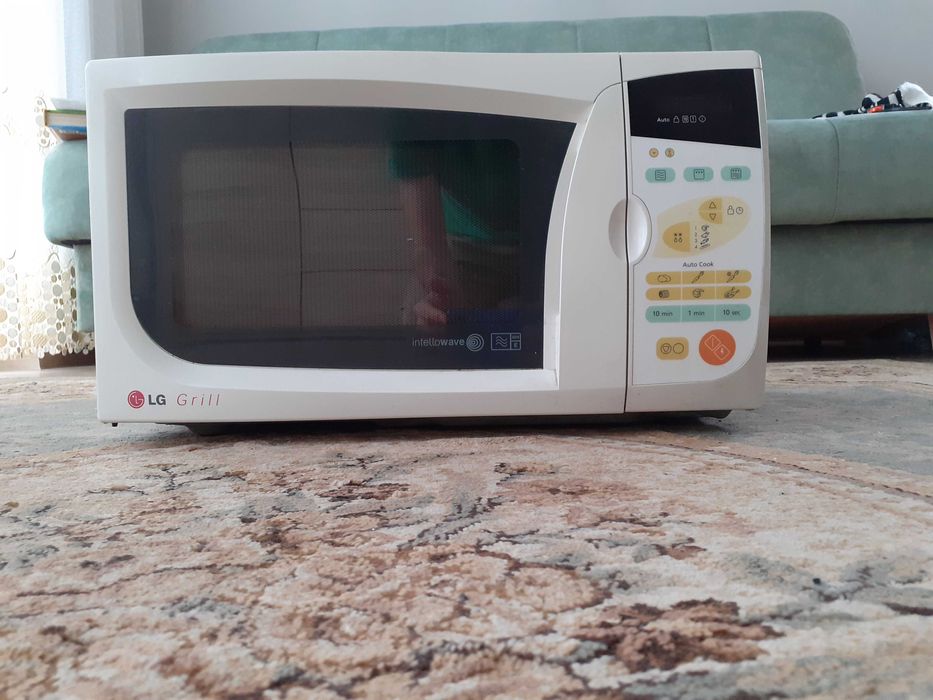 Kuchenka mikrofalowa LG sprawna. Made in Korea !