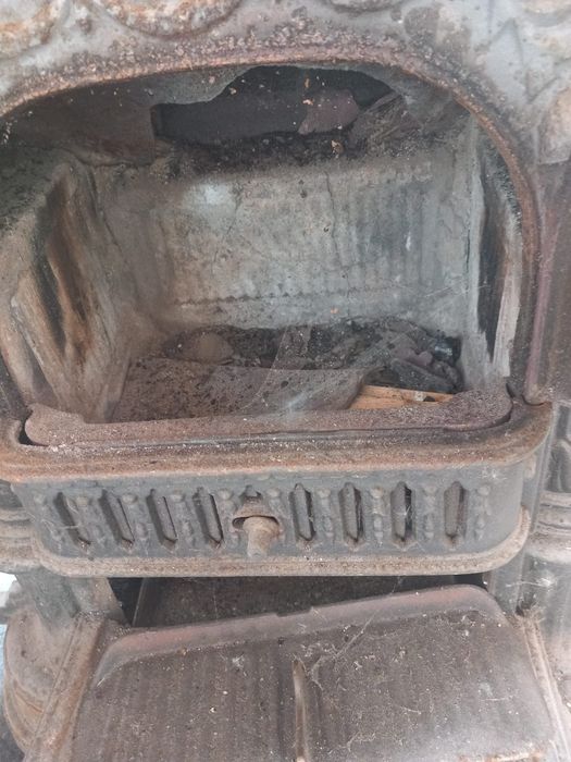 Salamandra antiga Edinoliva 2 – peça de ferro fundido