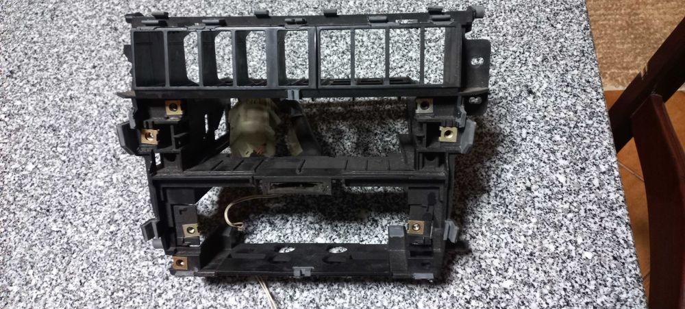 Estrutura Interior Consola Central Audi A4 B5 8D Pré-Facelift 1994 a 1999 Original