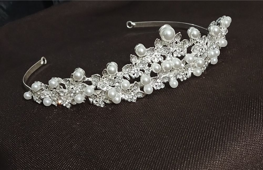 Діадема для свят, весільна.