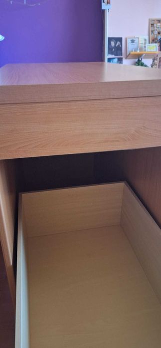 Gavetão de arrumação e também mesa de cabeceira