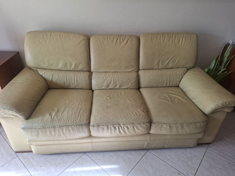Sofá 3 lugares pele