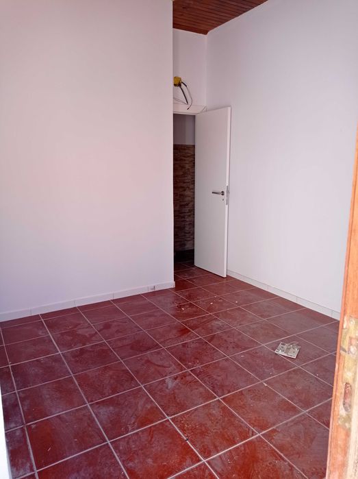 Casa T2 em quinta com outras casas