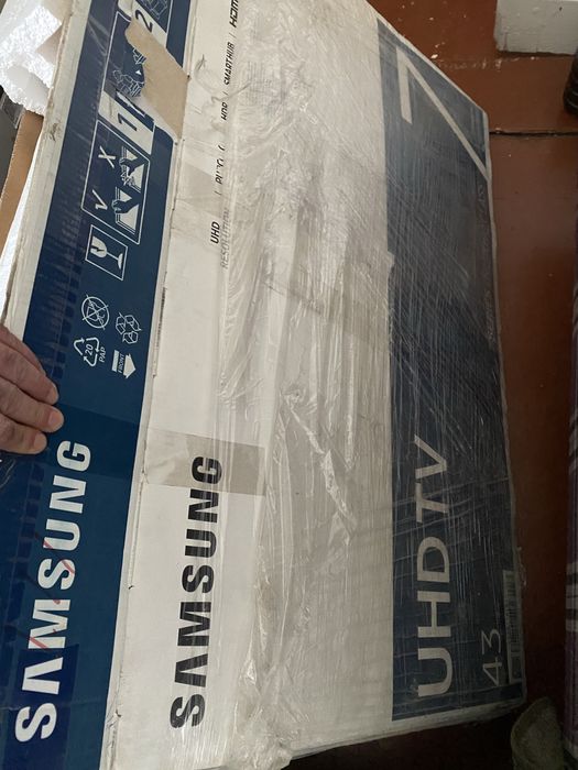 Телевизор в хорошем состоянии почти новый