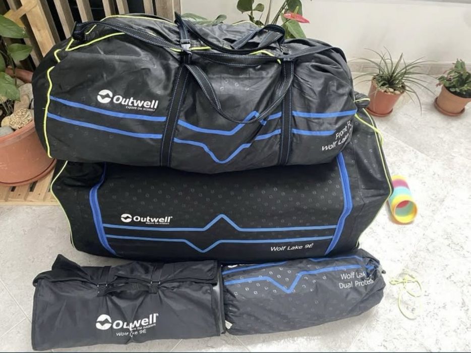 Tenda  insuflável 9 pessoas + cama+ sofa+sanita….