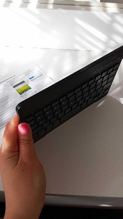 Компактная беспроводная Bluetooth-клавиатура
