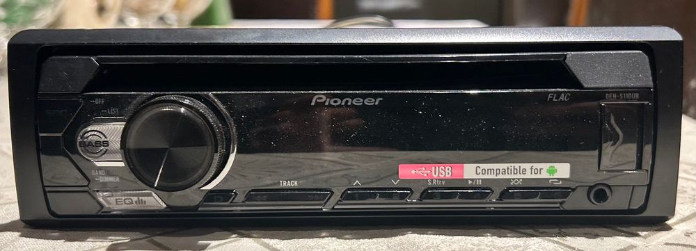 Radioodtwarzacz samochodowy PIONEER DEH-S110UB 1-DIN