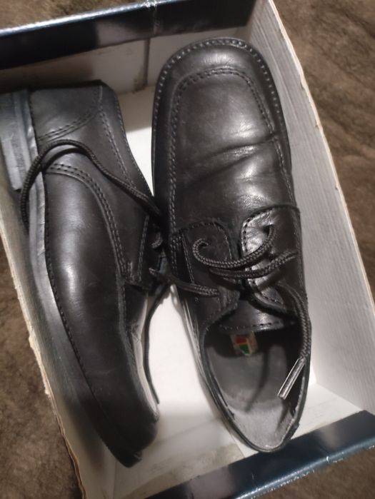 Sapatos menino tamanho 31