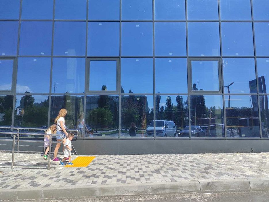 оренда фасадного приміщення своя вхідна група вТЦ поруч АТБ