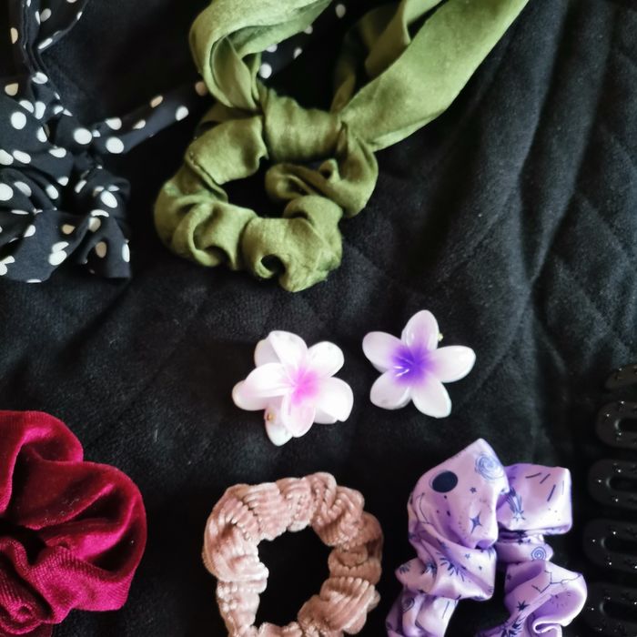 Zestaw ozdób do włosów i nowa szczotka