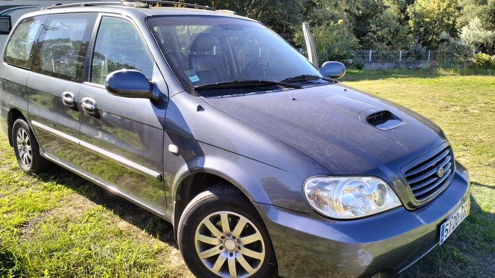 Kia Carnival EX top