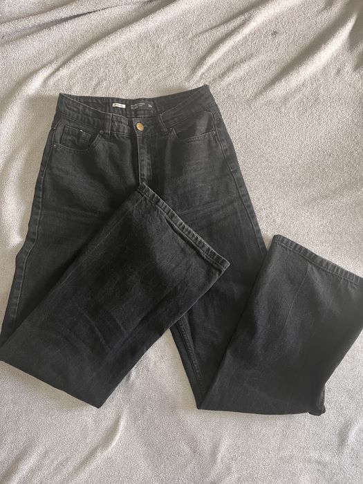 Czarne jeansy wide leg