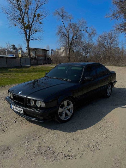 Продам •BMW e34