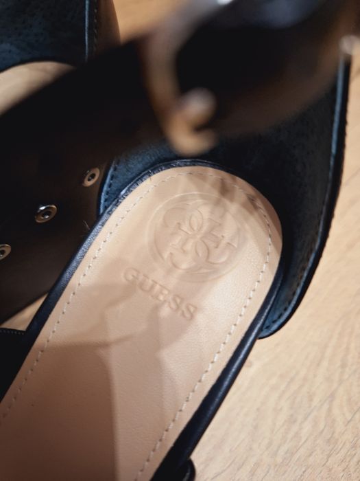 Sandały na koturnie Guess 39 nowe