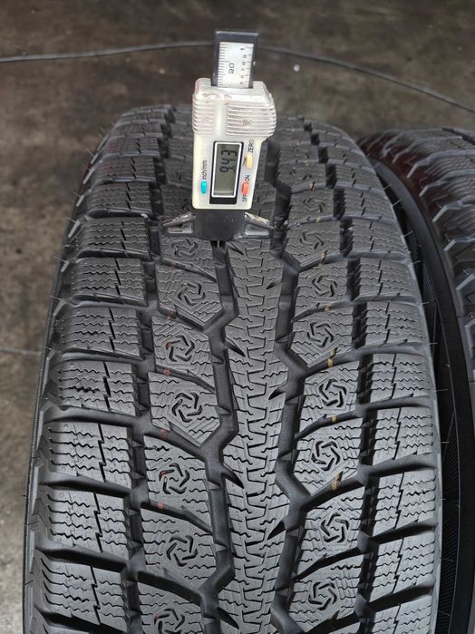 R17 215 60 шини зимові 24р Toyo Observe GSI-6LS як нові Японські