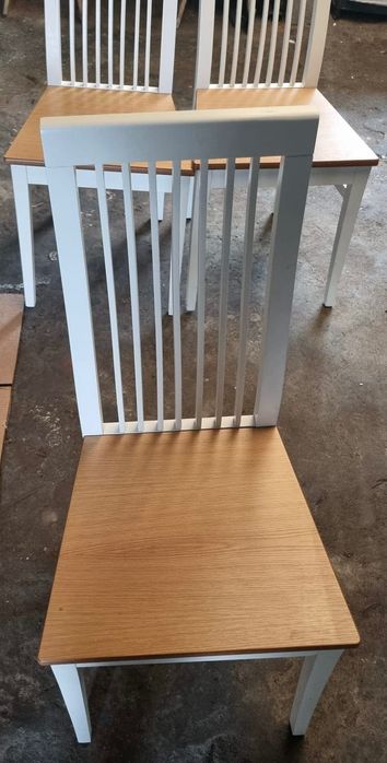 Quatro Cadeiras de Madeira (como novas)