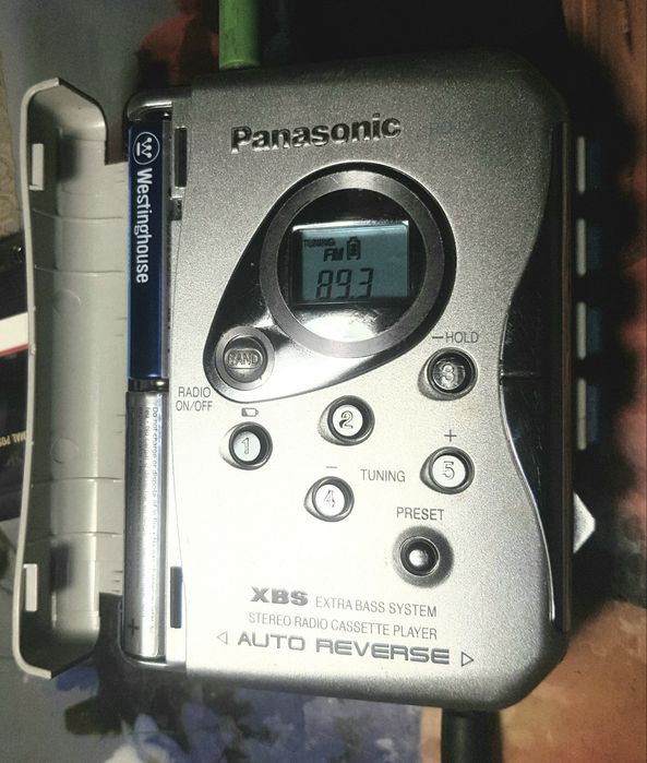 Кассетный плеер с AM/FM-радио Panasonic RQ-CR18V.батар,sharp, статуэт