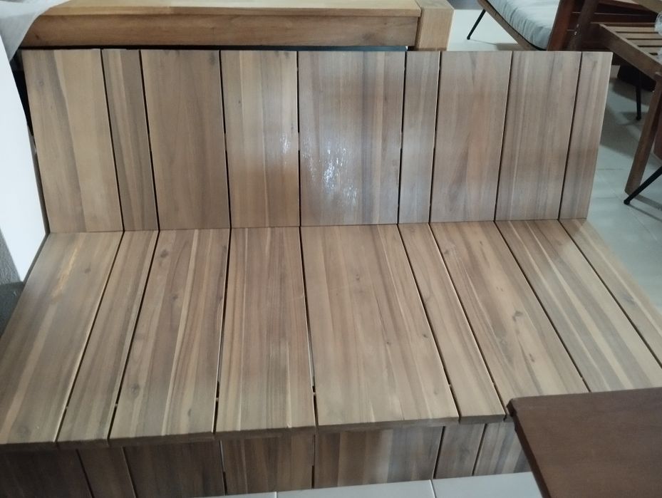 Sofá de jardim em acácia