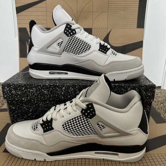 Jordan 4 Retro Military Black R.42