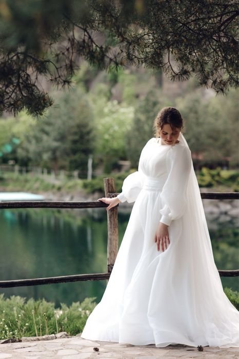 Продам весільну сукню