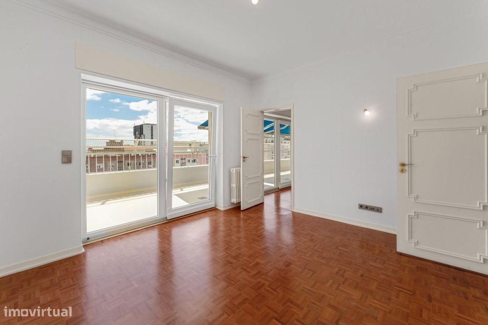 Penthouse T6 com Terraço de 131 m2 e Vista sobre Lisboa | Alvalade