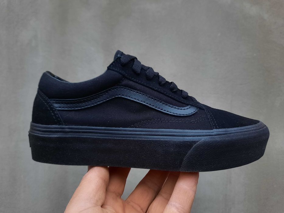 507452 vans
