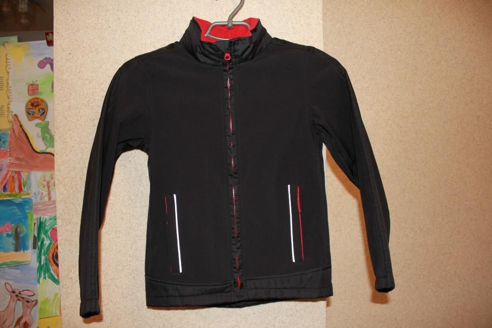 Продам ветровку (парку) с капюшоном на мальчика