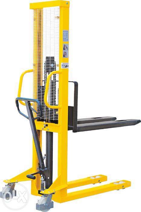 Porta-paletes / stacker / Monta-cargas manual c/ capacidade elev 1 ton