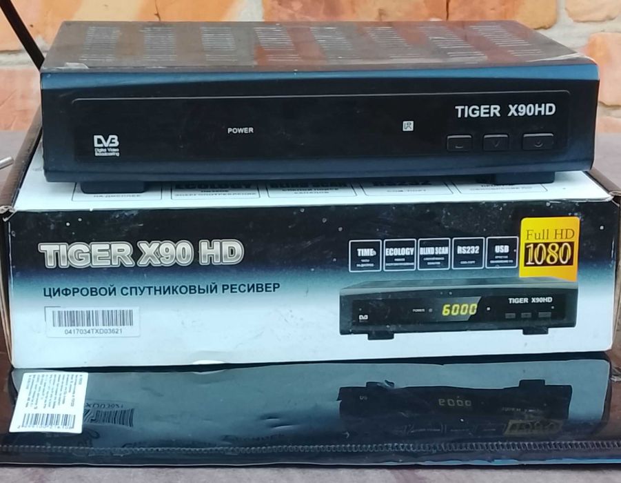 Спутниковый тюнер TIGER X90 HD