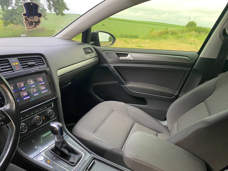 Продам Volkswagen e-Golf 2017