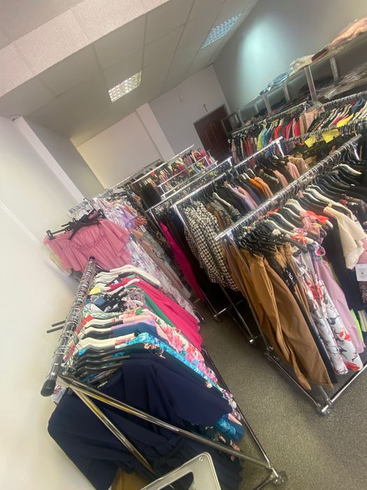 Ubrania po likwidacji sklepu odzieżowego - asortyment damski